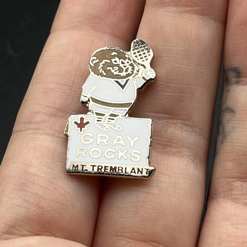 Gray Rocks Mount Tremblant Beaver Canada Lapel‎ Hat Pin